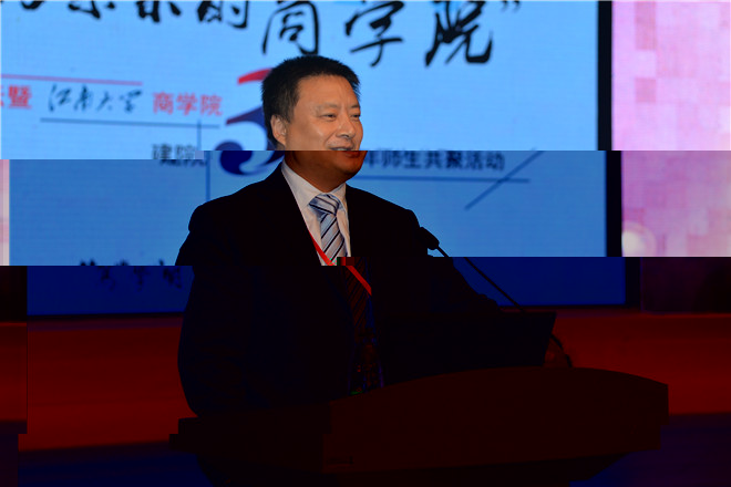開幕式上，東南大學經濟與管理學院院長趙林度教授做主旨報告