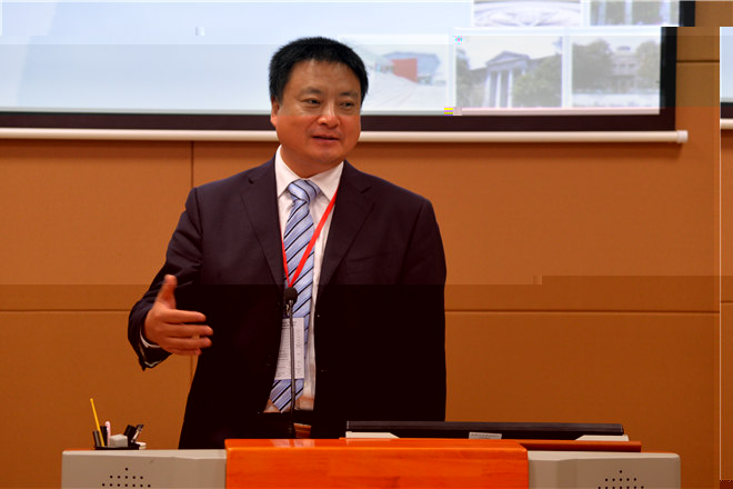 論壇上，東南大學經濟管理學院趙林度院長做主題發言