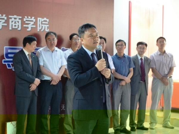 中國工商銀行無錫分行行長姜喬代表第二批企業家輔導員發言