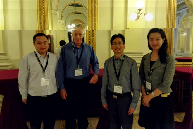 商學院院長滕樂法(左三)與Monash大學商學院院長Colm Kearnery(左二)合影
